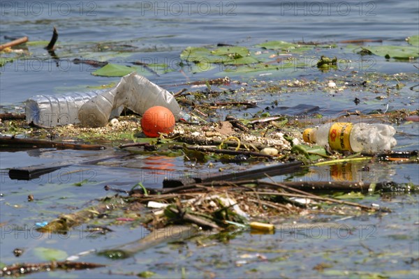 France, Normandie, pollution de l'eau, dechets, detritus, developpement durable,