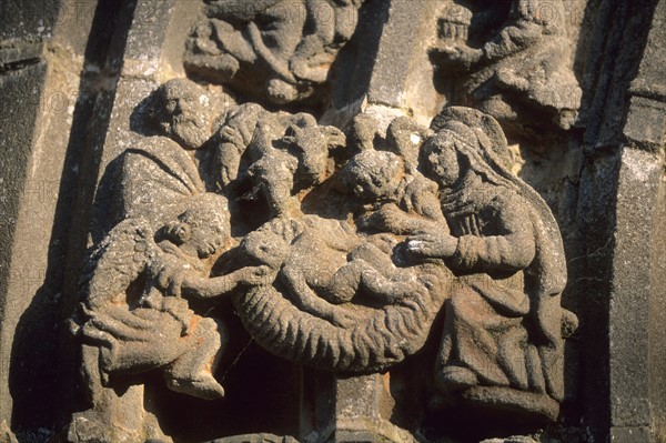 France, Bretagne, Finistere nord, circuit des enclos paroissiaux, enclos paroissial de Guilmillau, detail du porche de l'eglise, personnages, sculpture,