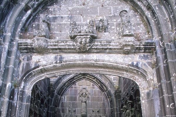 France, Bretagne, Finistere nord, circuit des enclos paroissiaux, daoulas vestige de l'eglise, enclos paroissial, sculptures,