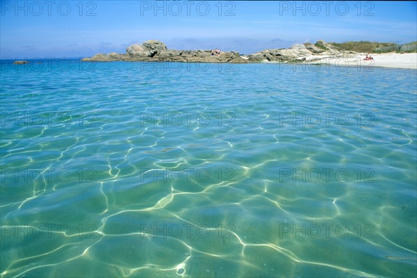 France, Bretagne, Finistere sud, Cornouaille, pointe de trevignon, plage, reflets dans l'eau turquoise, plage isolee,