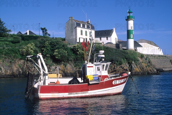 France, Bretagne, Finistere sud, Cornouaille, port de doelan, commune de clohars carnoet, bateau, maisons, chalutier, phare,