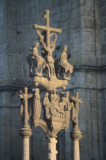 France, Bretagne, Finistere nord, circuit des enclos paroissiaux, saint thegonnec, enclos paroissial, calvaire, detail personnages,