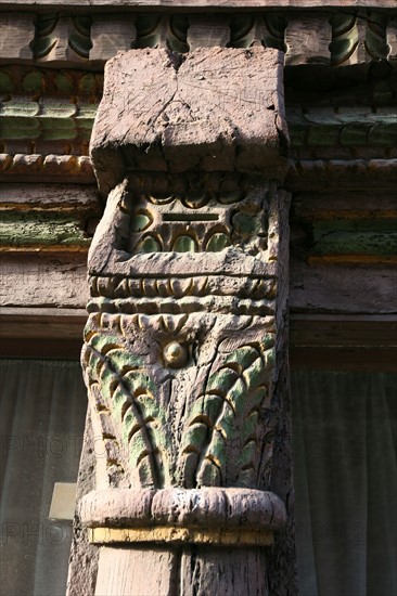 France, Bretagne, Cotes d'Armor, saint brieuc, vieux saint brieuc, rue quinquaine, detail d'un chapiteau sculpte, habitat traditionnel, colombages, pans de bois,