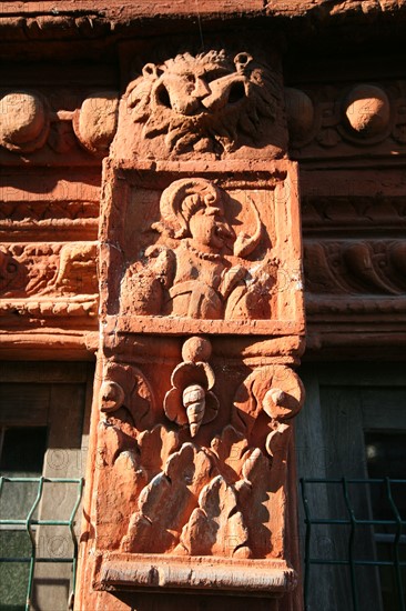 France, Bretagne, Cotes d'Armor, saint brieuc, vieux saint brieuc, detail d'un chapiteau sculpte, habitat traditionnel, colombages, pans de bois, rue Fardel