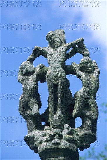 France, Bretagne, Cotes d'Armor, pestivien, calvaire, detail personnage sculpte, religion,