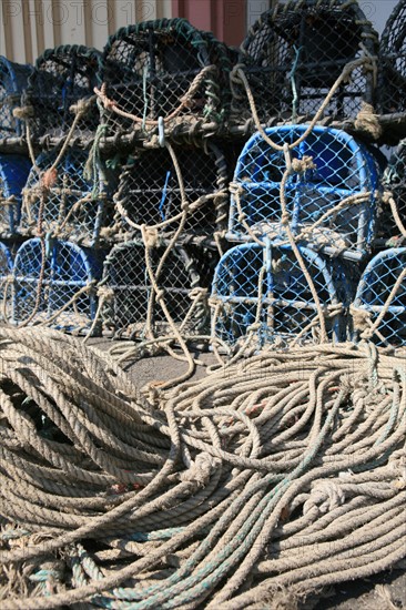 France, Bretagne, Cotes d'Armor, cote d'Emeraude, erquy, port de peche, detail casiers, peche aux crustaces