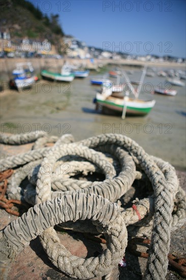 France, Bretagne, Cotes d'Armor, cote d'Emeraude, erquy, port de peche, cordage, maree basse,