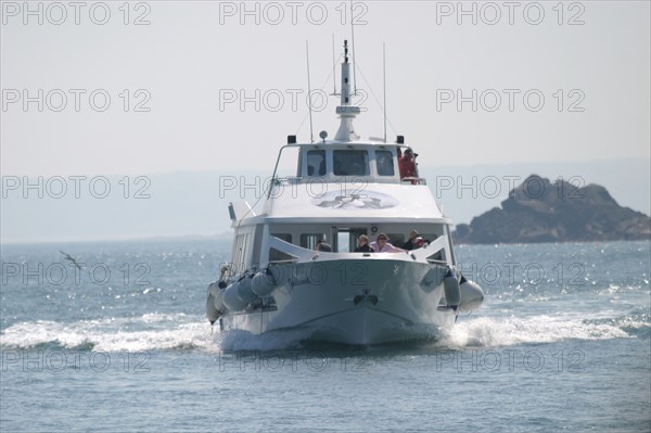 France, Bretagne, Cotes d'Armor, cote de granit rose, les sept iles, croisiere aux sept iles, vedette,