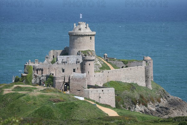 France, Bretagne, Cotes d'Armor, Fort la latte pres du cap frehel, chateau, fortification, tours, mer,