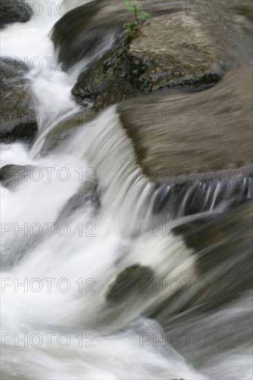 France, Bretagne, Finistere sud, Cornouaille, Pont Aven, detail filet d'eau, chaos de l'Aven,