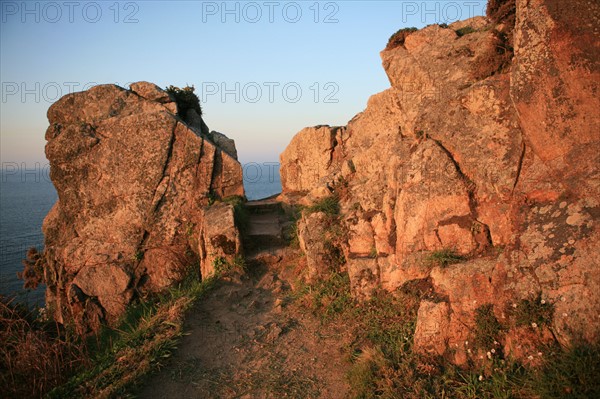 France, Bretagne, Finistere sud, Cornouaille, port manech, embouchure de l'Aven et du Belon, au fil du sentier littoral, rochers,