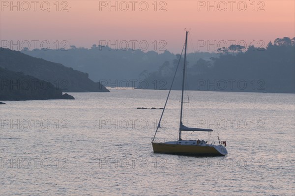 France, Bretagne, Finistere sud, Cornouaille, port manech, embouchure de l'Aven et du Belon, lever de soleil,