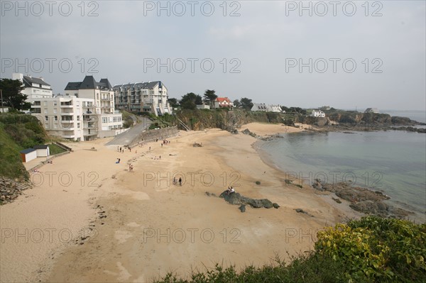 France, Bretagne, Finistere sud, Cornouaille, le pouldu, plage, residences de vacances, habitat saisonnier, immeubles,