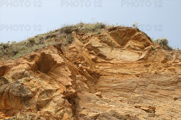 France, Bretagne, Finistere sud, Cornouaille, le pouldu, plage, detail roche ocre,