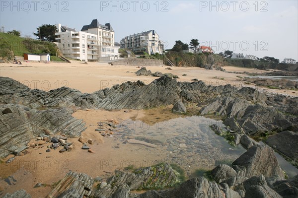 France, Bretagne, Finistere sud, Cornouaille, le pouldu, plage, residences de vacances, habitat saisonnier, immeubles,