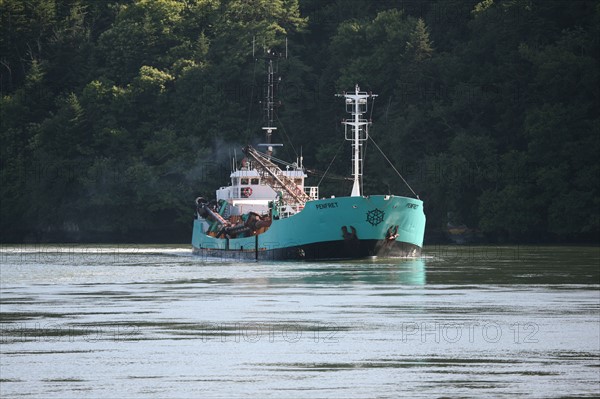 France, Bretagne, Finistere sud, Cornouaille, l'odet, cale de rossulien les vire court, petit cargo,