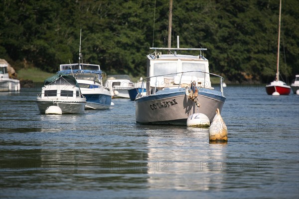 France, Bretagne, Finistere sud, Cornouaille, l'odet, cale de rossulien les vire court, petit bateau de plaisance,