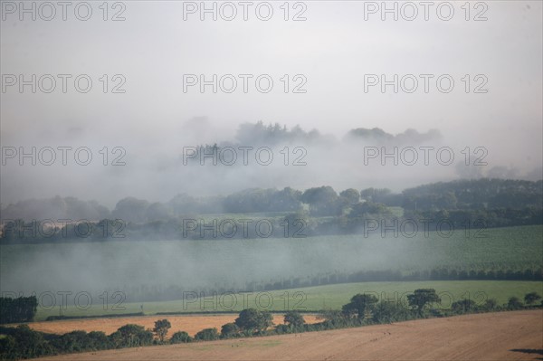 France, Bretagne, Finistere sud, menez hom, paysage, panorama, depuis le sommet, brume, nuages,