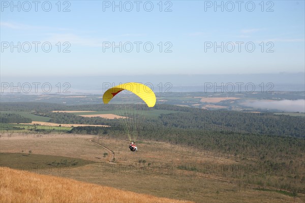 France, Bretagne, Finistere sud, menez hom, paysage, panorama, depuis le sommet, parapente, loisirs aeronautiques, vol libre,