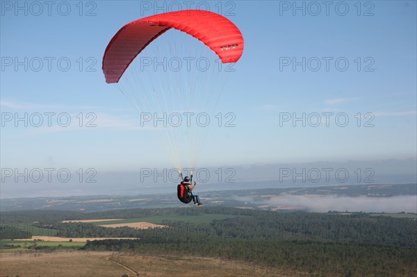 France, Bretagne, Finistere sud, menez hom, paysage, panorama, depuis le sommet, parapente, loisirs aeronautiques, vol libre,