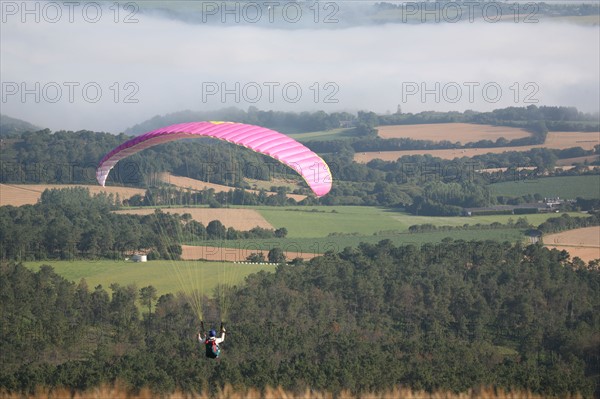 France, Bretagne, Finistere sud, menez hom, paysage, panorama, depuis le sommet, parapente, loisirs aeronautiques, vol libre,