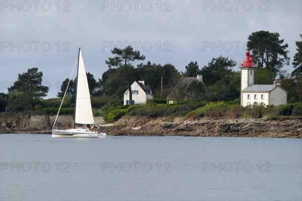 France, Bretagne, Finistere sud, Cornouaille, sainte marine, phare, face a benodet, l'odet, bateaux, voiliers,