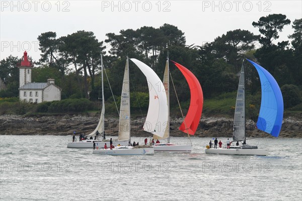 France, Bretagne, Finistere sud, Cornouaille, sainte marine, phare, face a benodet, l'odet, bateaux, voiliers, regate,