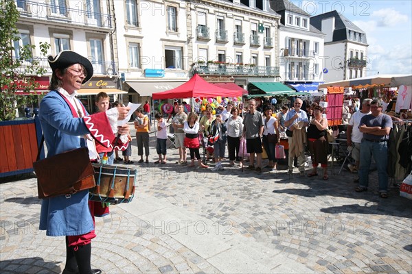 Concarneau (Bretagne), le crieur de nouvelles