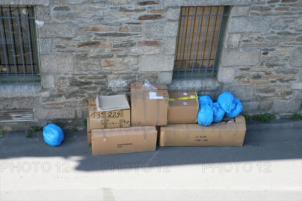 France, Bretagne, Finistere sud, Cornouaille, Concarneau, la ville close, poubelles, pollution, dechets, environnement, developpement durable, consommation,