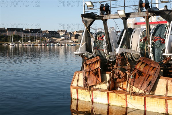 France, Bretagne, Finistere sud, Cornouaille, Concarneau, la ville close, fortification vauban, port de peche, chalutier, bateau, maisons, le passage