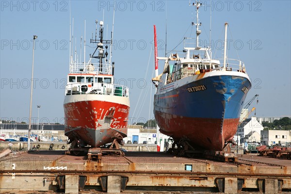 France, Bretagne, Finistere Sud, Cornouaille, Concarneau, chantier naval, Le Passage, bateau au sec, travaux, matieres, metal, coque,