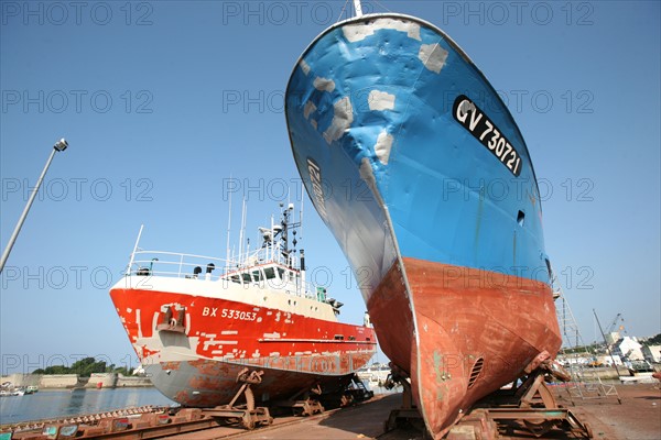 France, Bretagne, Finistere Sud, Cornouaille, Concarneau, chantier naval, Le Passage, bateau au sec, travaux, matieres, metal, coque,