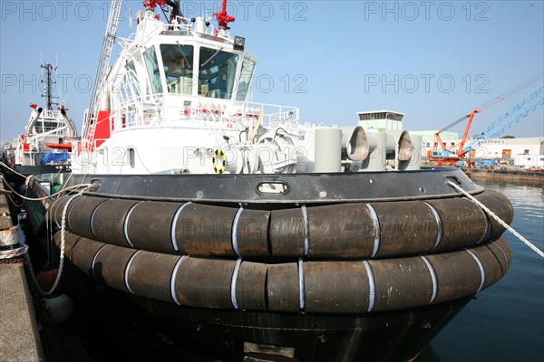 France, Bretagne, Finistere Sud, Cornouaille, Concarneau, port, chantier naval piriou, remorqueur pret a etre livre