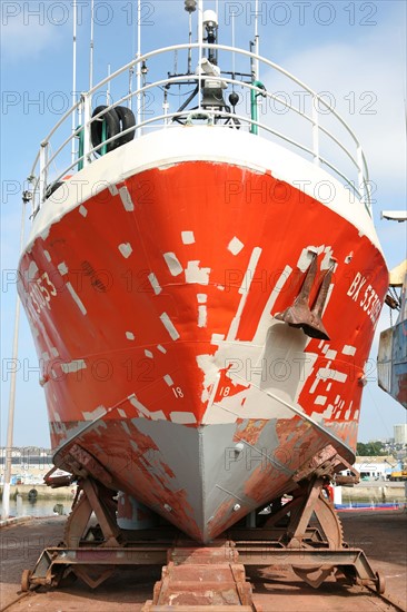 France, Bretagne, Finistere Sud, Cornouaille, Concarneau, chantier naval, Le Passage, bateau au sec, travaux, matieres, metal, coque,