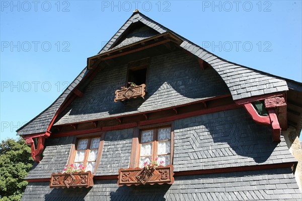 France, Bretagne, Finistere, rade de brest, presqu'ile de crozon, canal de nantes a brest, le faou, village, petite cite de caractere, habitat traditionnel, maisons anciennes, encorbellement, pignons bardes d'ardoises,