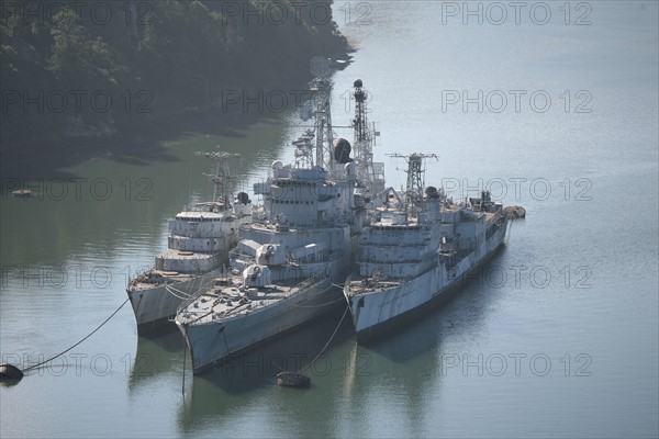 France, Bretagne, Finistere, rade de brest, presqu'ile de crozon, landevennec, paysage, panorama, riviere l'aulne, coude, cimetiere de bateaux militaires, marine nationale, vaisseaux,