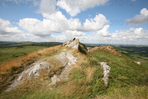 France, Bretagne, Finistere, monts d'arree, au sommet du roc'h trevezel, point culminant a 364 metres, paysage, rochers, lande sauvage,