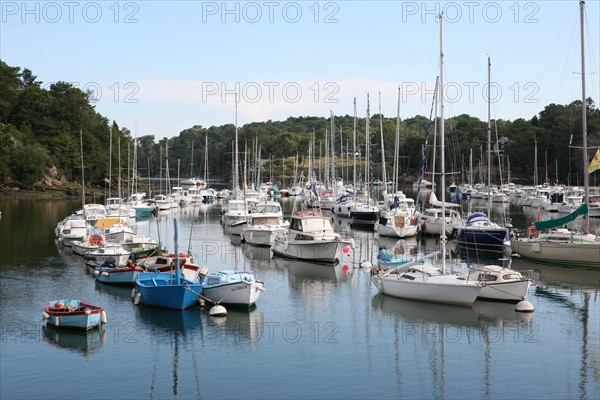 France, Bretagne, Finistere Sud, Cornouaille, plaisance, quai, kerdruc, face a rosbras,