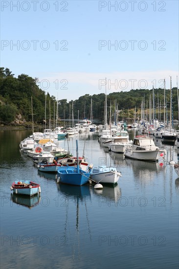 France, Bretagne, Finistere Sud, Cornouaille, plaisance, quai, kerdruc, face a rosbras,