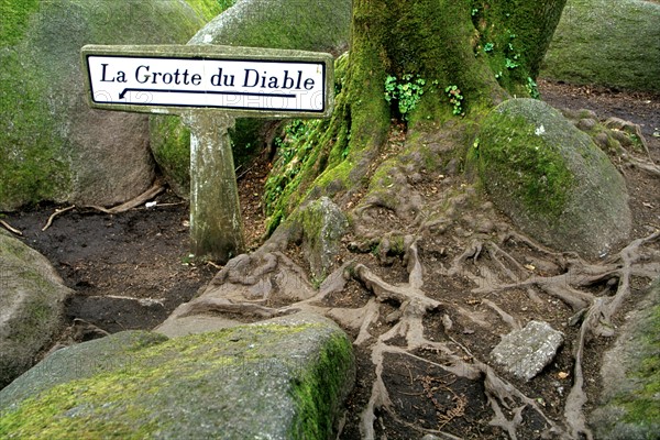 France, Bretagne, Finistere Nord, huelgoat, les chaos de huelgoat, la grotte du diable,