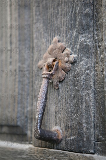 France, Bretagne, Ille et Vilaine, rennes, vieux rennes, detail maison, heurtoir de porte, rue de la psalette