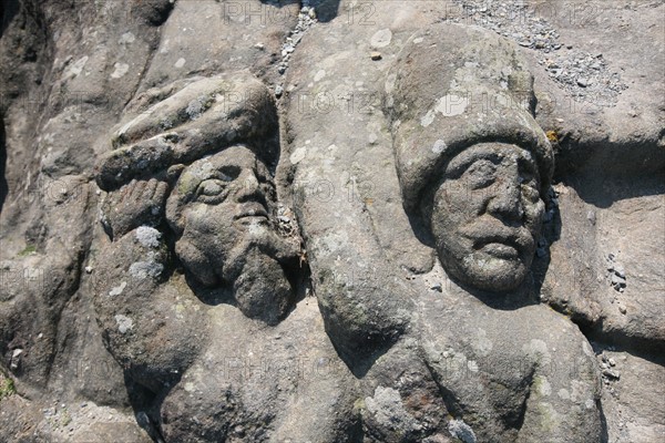 France, Bretagne, cotes d'Armor, Saint-Malo, rotheneuf, les rochers sculptes par l'abbe foure des 1870, tetes, figures, famille corsaire, imaginaire, mythologie,