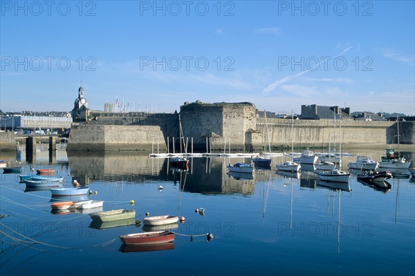 France, Bretagne, Finistere Sud, Cornouaille, Concarneau, la ville close, fortification vauban, port de plaisance, voiliers, vedettes, quai, bateaux, annexes