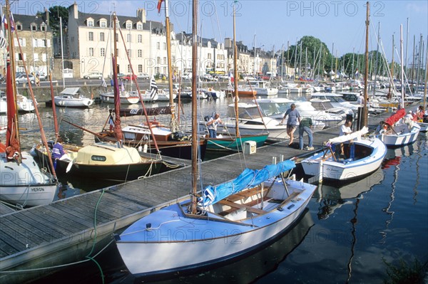 France, Bretagne, Morbihan, Vannes, golfe du Morbihan, vannes, port de plaisance avec des vieux greements a la periode des fetes du golfe, plaisance, bassin,