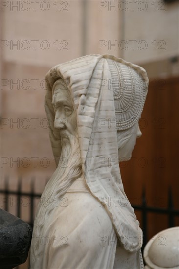 France, pays de loire, loire atlantique, Nantes, cathedrale saint pierre et saint paul, tombeau de Francois II, allegorie de la prudence, visage de vieillard derriere celui de la jeune femme,