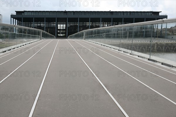 France, pays de loire, loire atlantique, Nantes, ile beaulieu, ile de nantes, quai Francois Mitterrand, palais de justice de jean nouvel et passerelle victor schoelcher