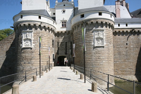 France, pays de loire, loire atlantique, Nantes, chateau des ducs de Bretagne, douves, remparts, entree, pont tours,