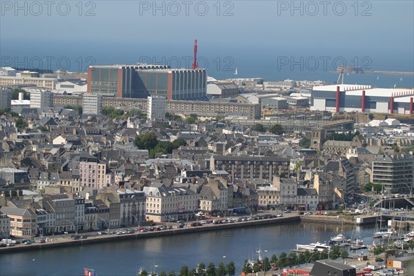 France, Basse Normandie, Manche, Cotentin, Cherbourg, panorama sur Cherbourg depuis le sommet de la montagne du Roule