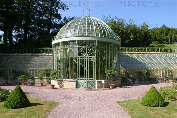 France, Basse Normandie, Manche, Cotentin, Cherbourg, chateau des ravalet (propriete de la ville) situe a tourlaville, serre tropicale dans le parc,