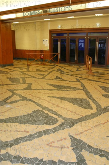 France, Basse Normandie, Manche, Cotentin, Cherbourg, cite de la mer, ancienne gare transatlantique, carrelage, salle des pas perdus,